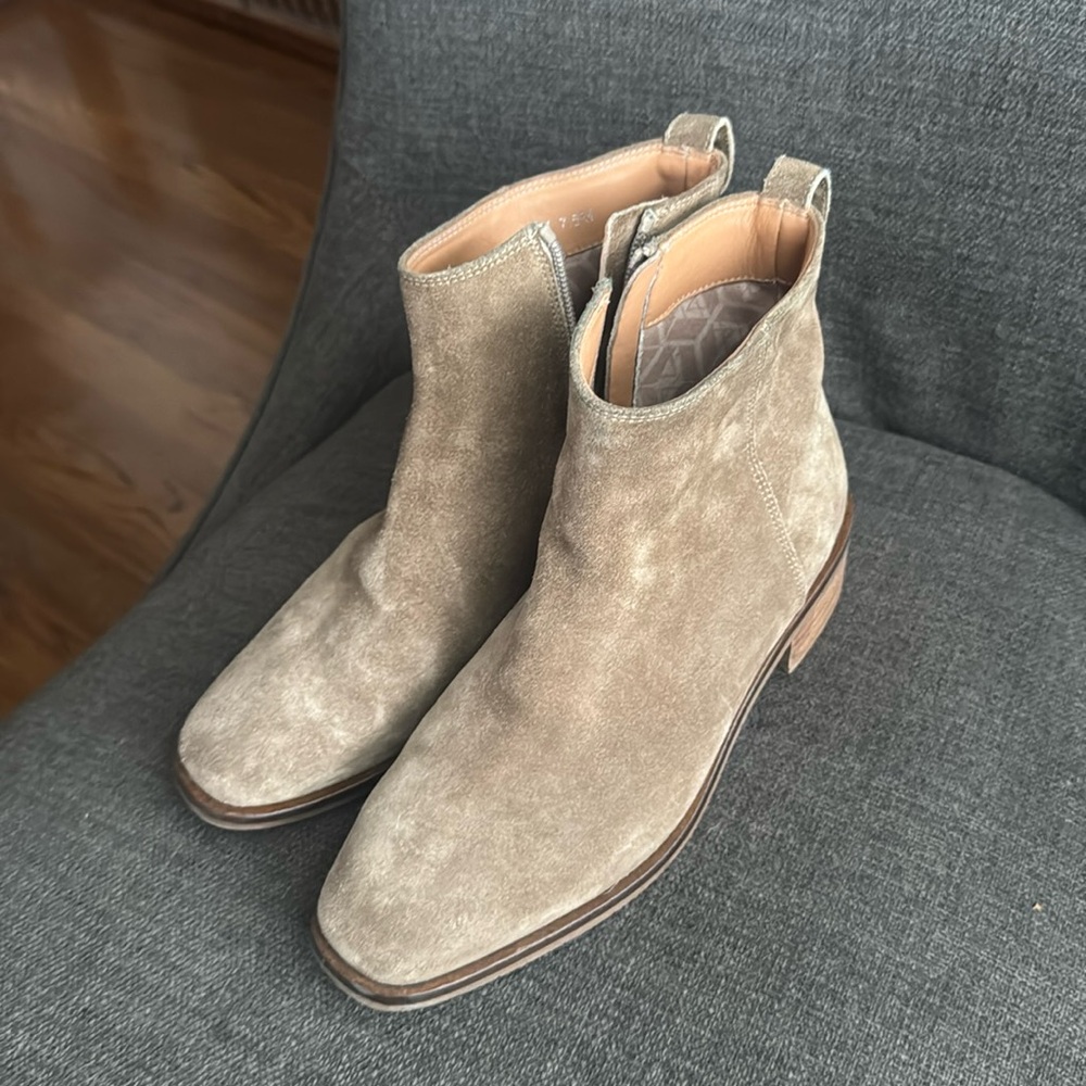 Gently worn Aquatalia booties in size 7.5